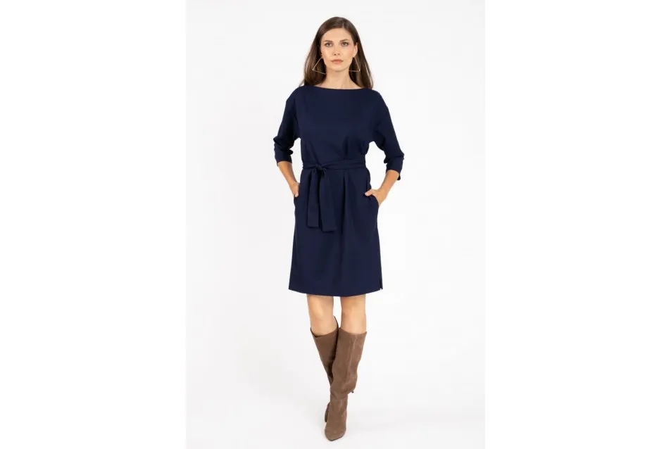 Jakie buty do granatowej garsonki? Idealne kolor i fason na każdą okazję