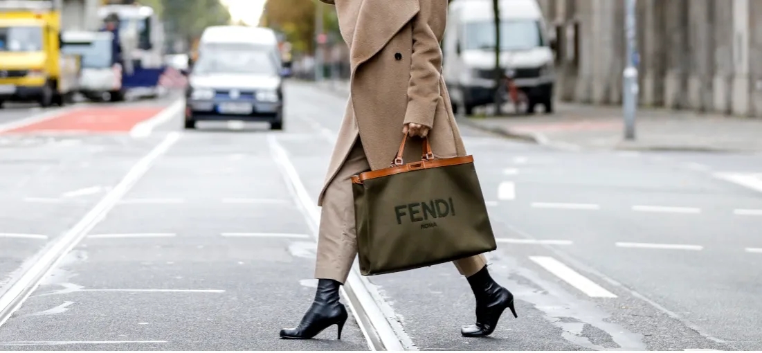 Jakie buty do beżowego płaszcza? Najlepsze inspiracje na każdą okazję