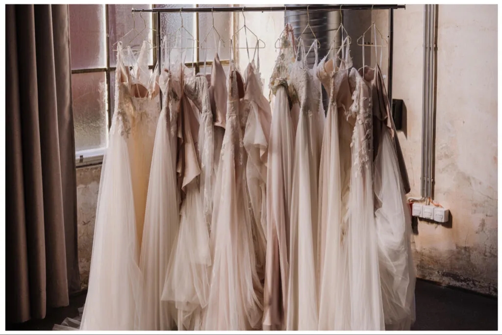 Gdzie kupić tanio suknię ślubną? Najlepsze miejsca i ceny, które zaskoczą