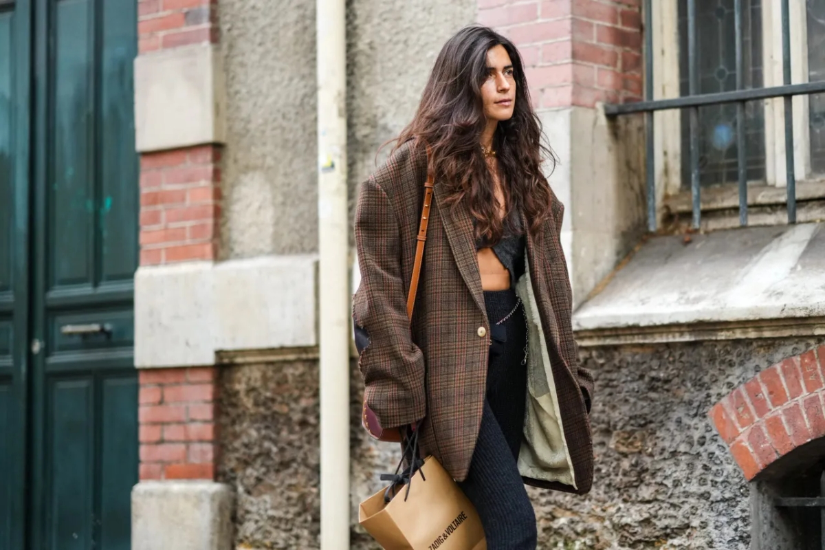 Marynarka w kratę damska: stylizacje, które zachwycą każdą kobietę